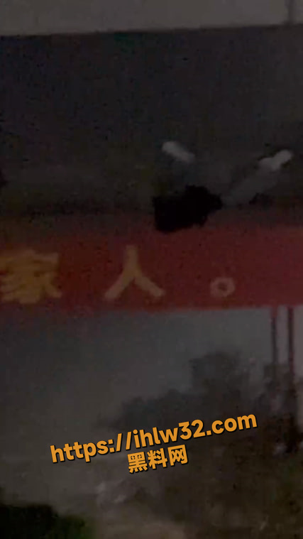 柳州机电职业技术学院有女学生跳楼 引起全校围观骚乱 据悉该女生跳楼前还在和宿管聊天 ！