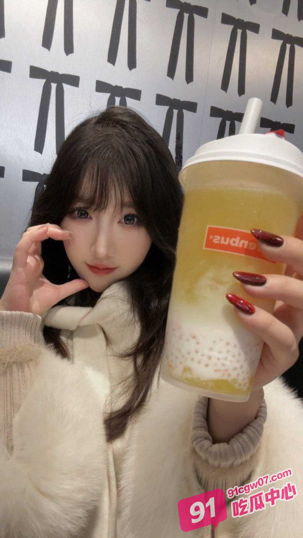 抖音推特高颜反差少女 酣睡小熊 户外露出车震 大白肥臀性感诱人 后入的最佳选择 配图6