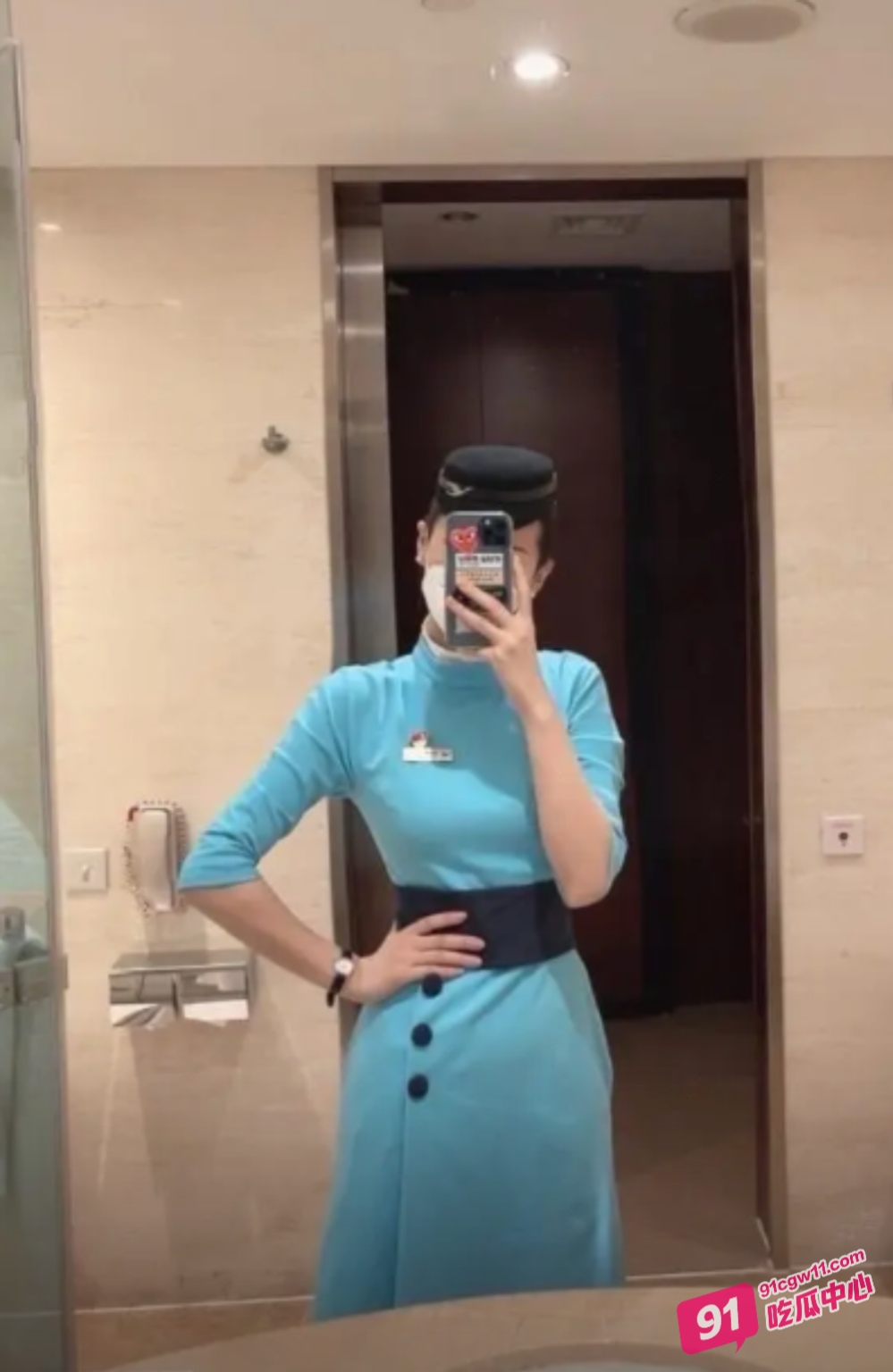 厦航空姐林迪云～被八块腹肌机长潜规则 机长酷爱舔逼爆发力惊人18cm次次抽插到底！ 配图2