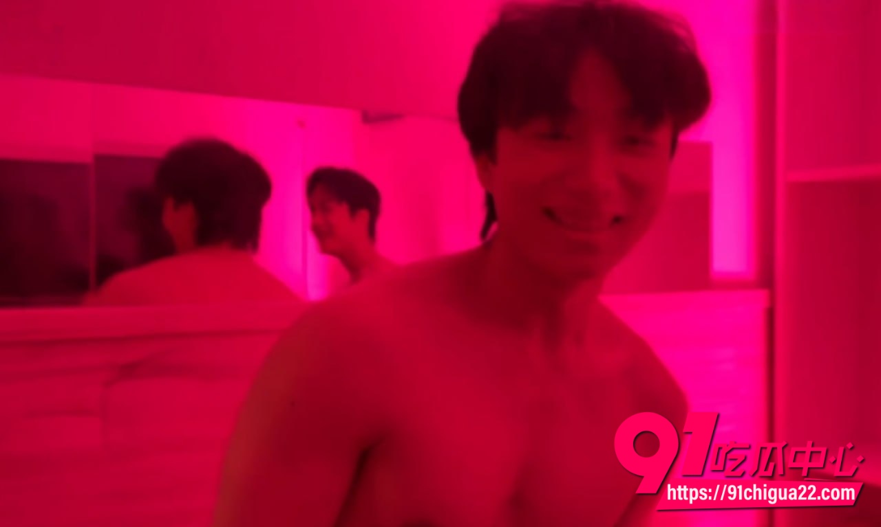 推特博主凯尔老师单篇新作嘟嘟房约小少妇 三人轮操猛打桩 这大屁股操起来太爽了!
