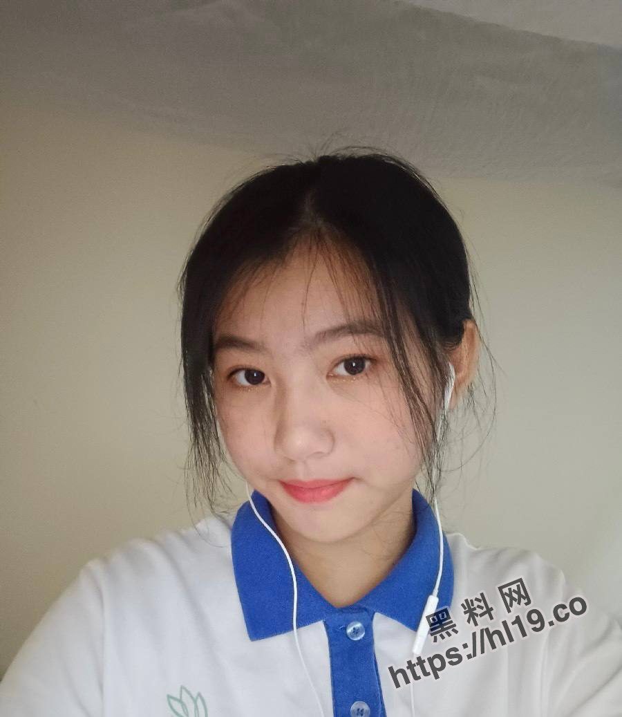 深圳高二学生妹太早熟，年纪比她妈小两轮，胸却比她妈大两圈，还只想跟网友谈恋爱！
