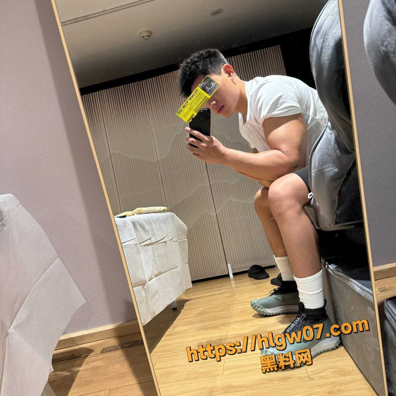 体育生爆操小母狗谁不眼红？身材健硕站蹬学妹淫叫不绝，颜值英俊撩到骨子里！