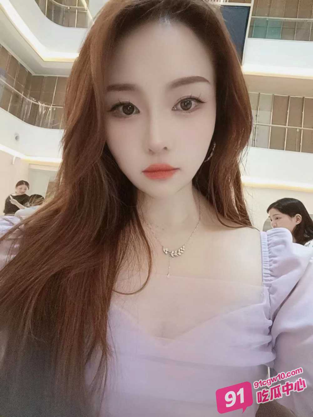 野外偷情好嫂子？ 家里已经不安全了 我的好大哥能追到这来吗？ 配图3