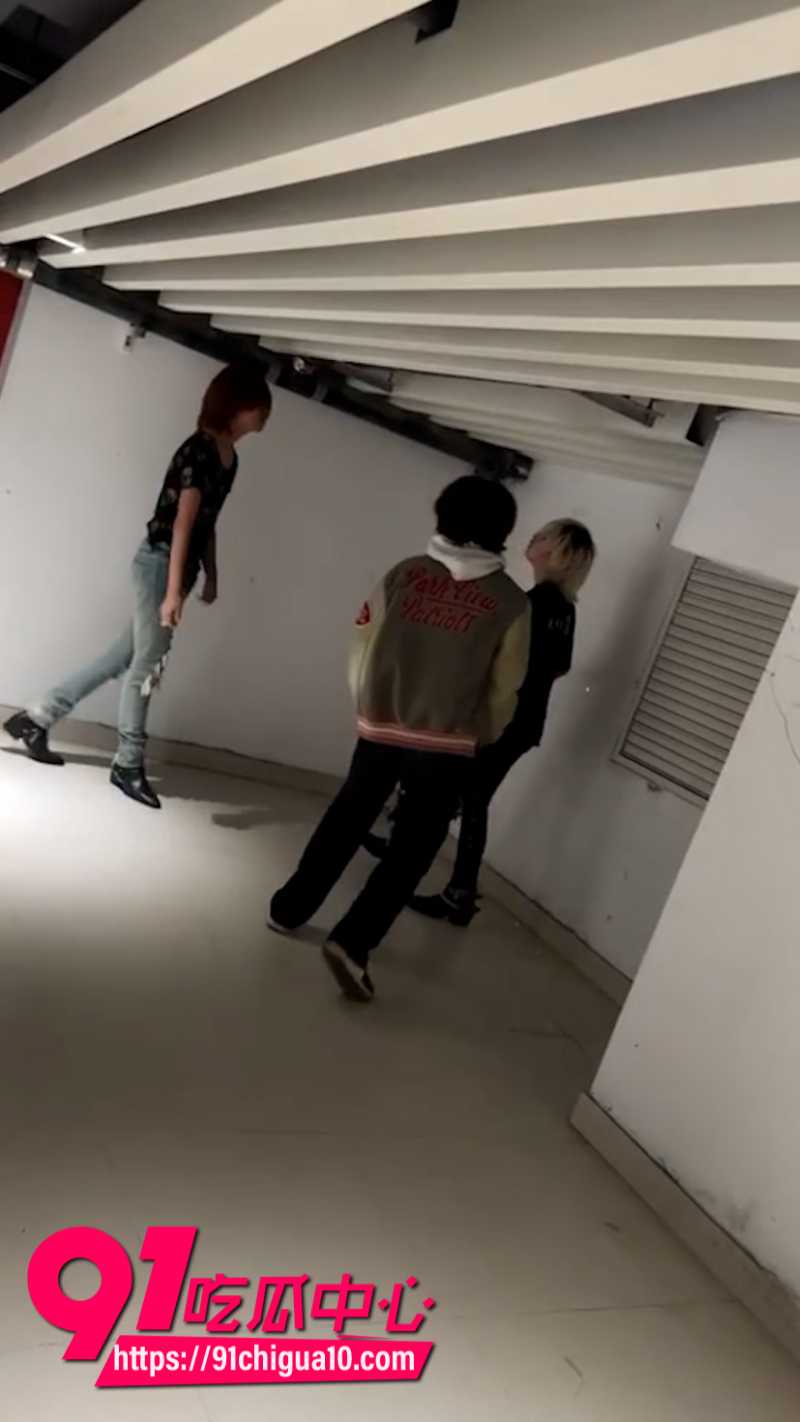 精神小伙打架霸凌现场12