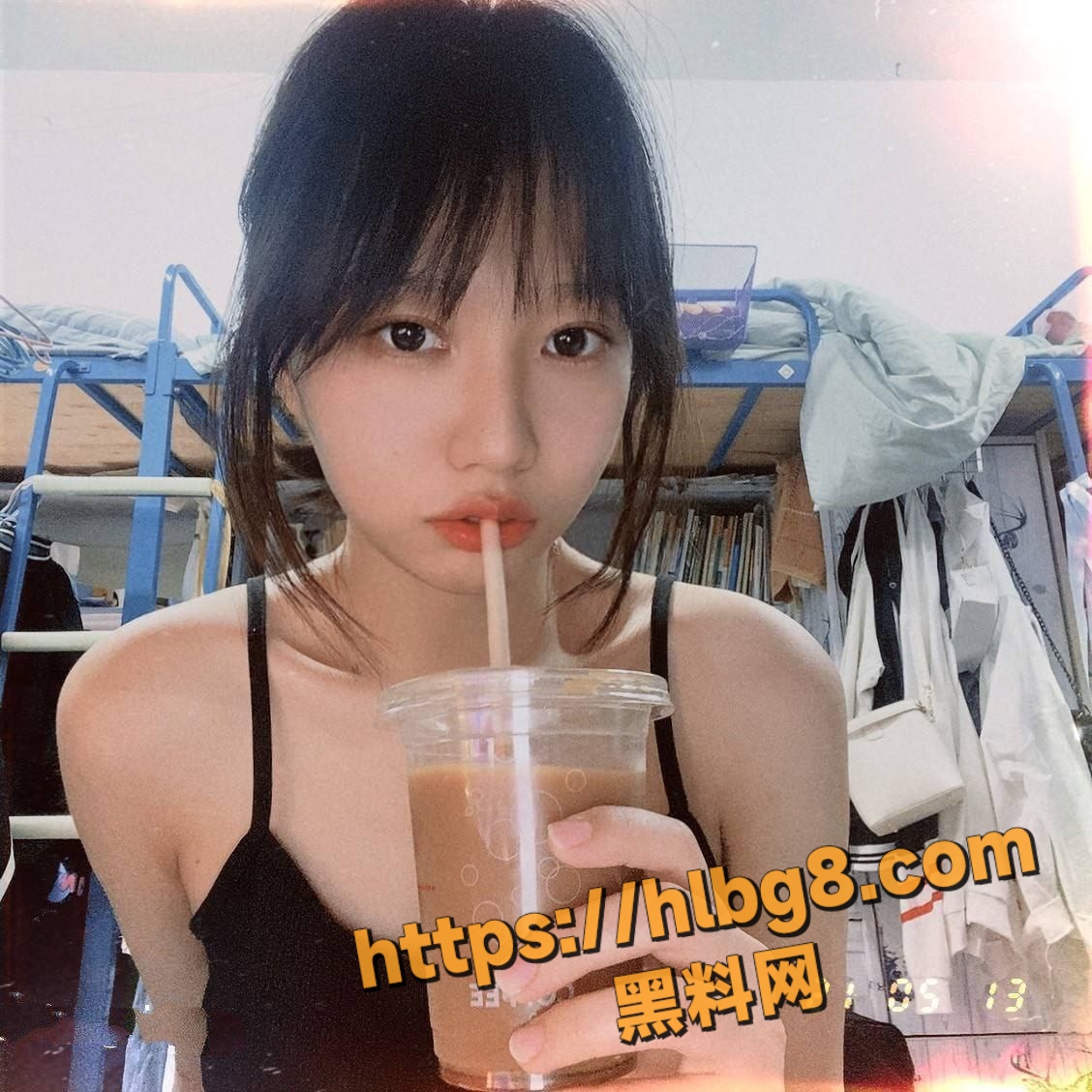 女大学生妹第一次和男友开房就被男友要求做深喉口交 给妹子捅的干呕不断 臀部都被打的又红又肿！