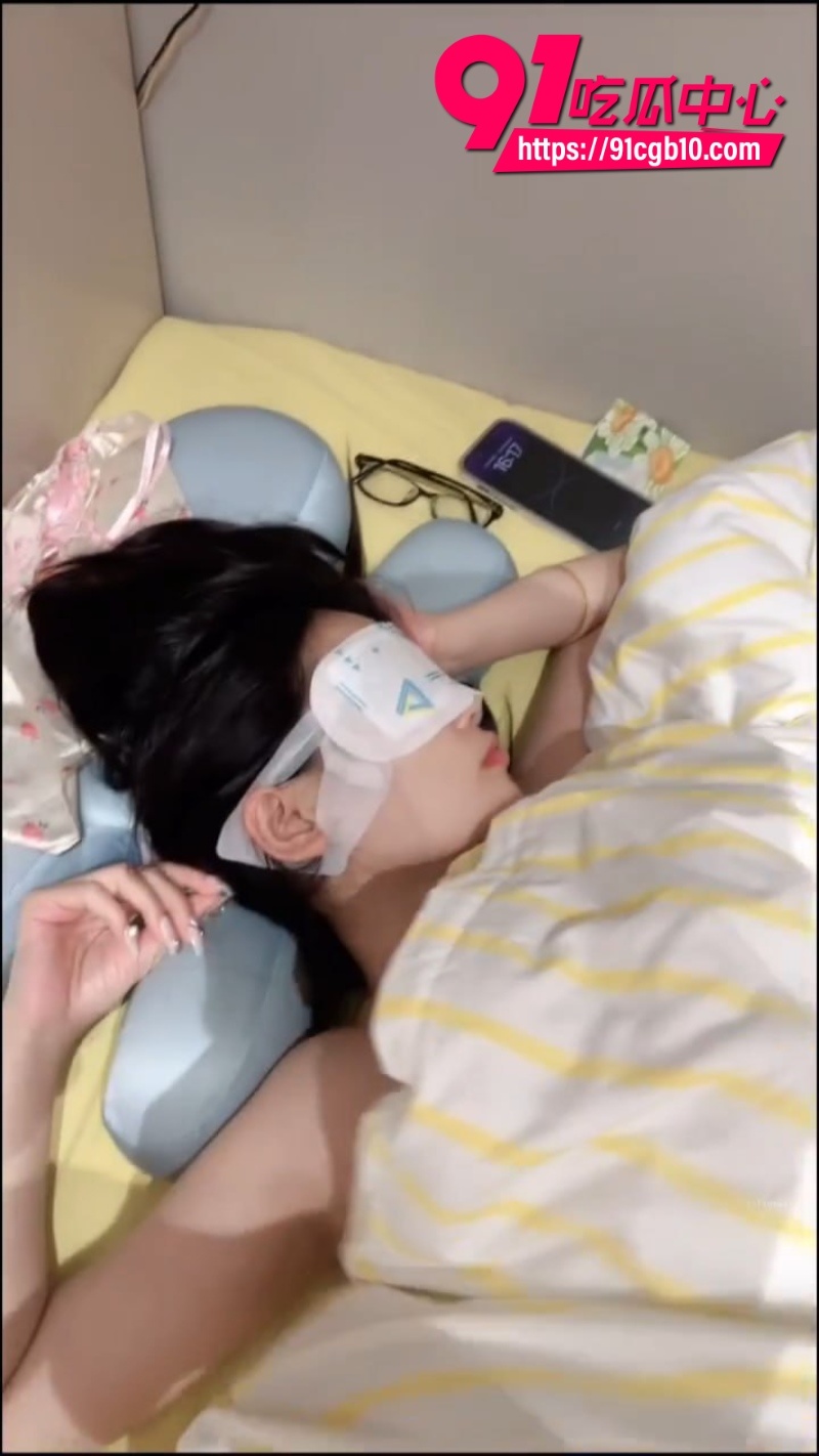 极品反差女神 晚晚 新作 刚睡醒被炮友无套后入猛干疯狂输出 巨乳晃荡淫叫不止 蒙眼玩弄欲火焚身