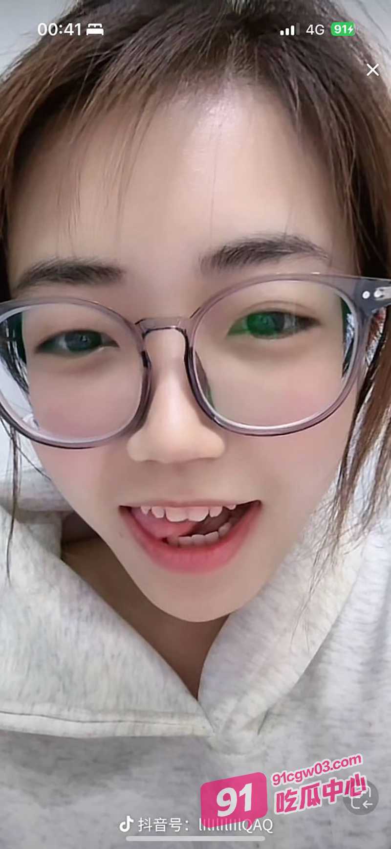 独家曝光抖音cf媛崽 抖音乖乖女x上反差视频 只要给钱到位即可接线下！ 配图16