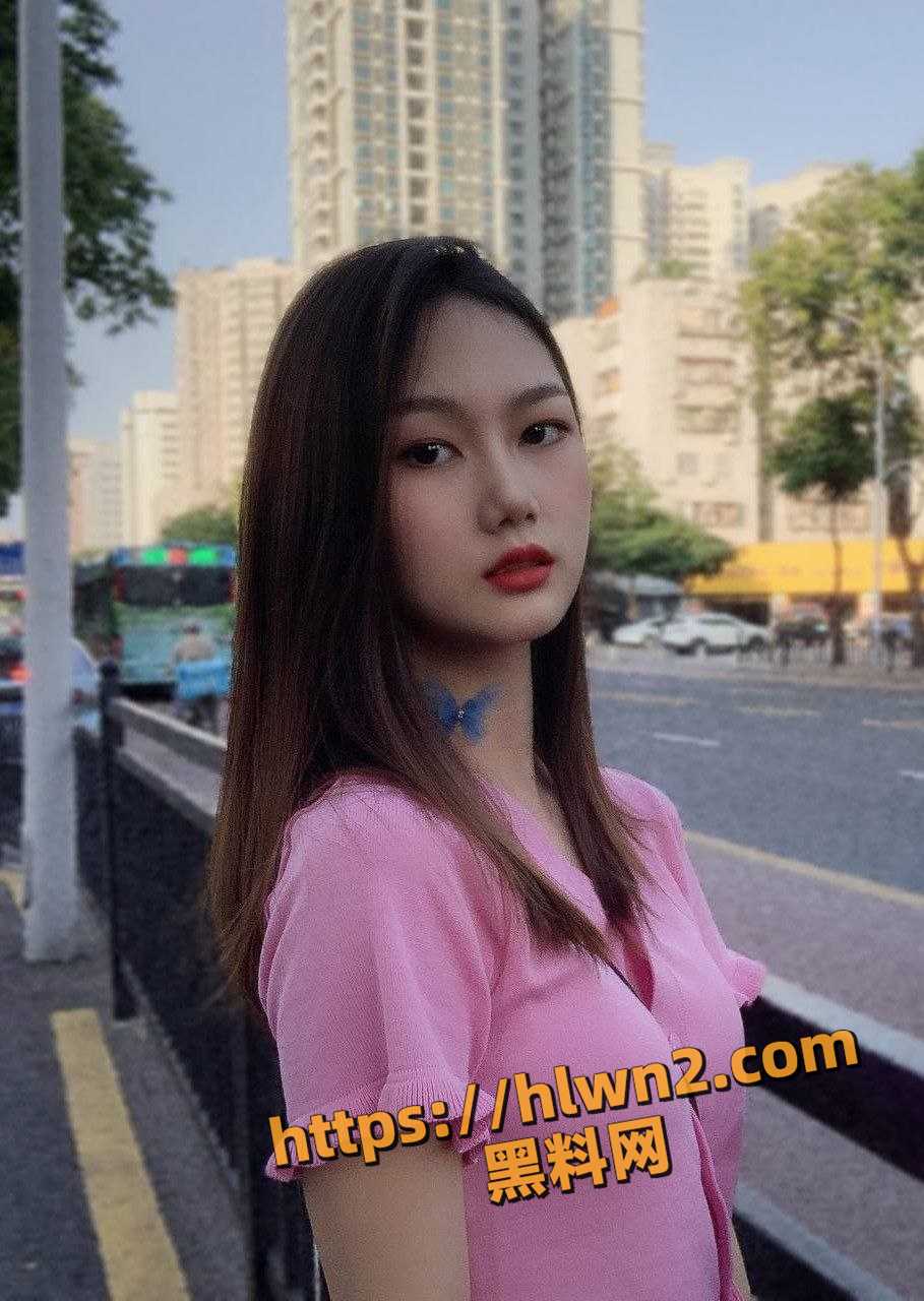 绿帽大哥分享自己的淫妻 极品反差母狗人妻性爱自拍 一遍玩着鸡也不忘放下她的道具!