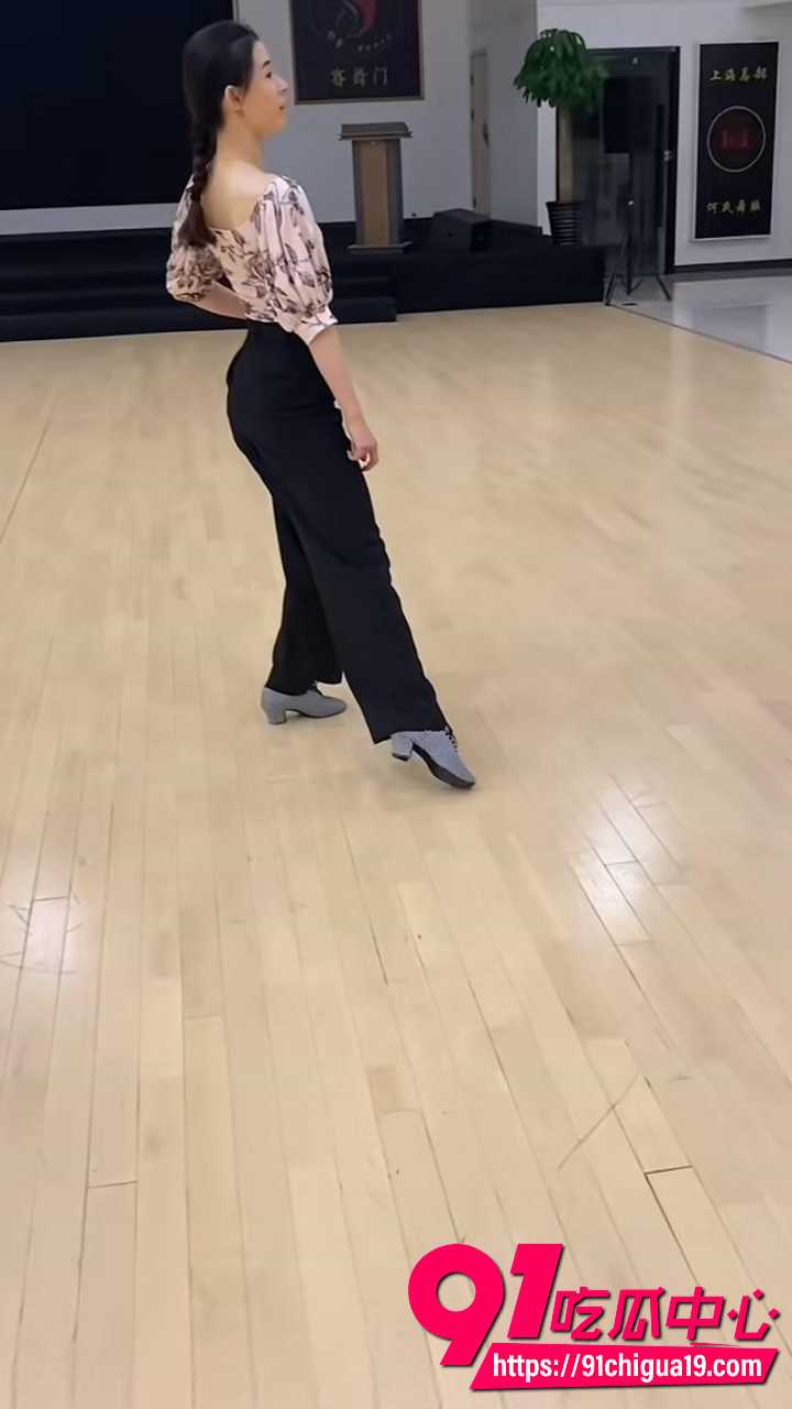 新婚少妇孙淼迷晕老公后跟债主当面开干13
