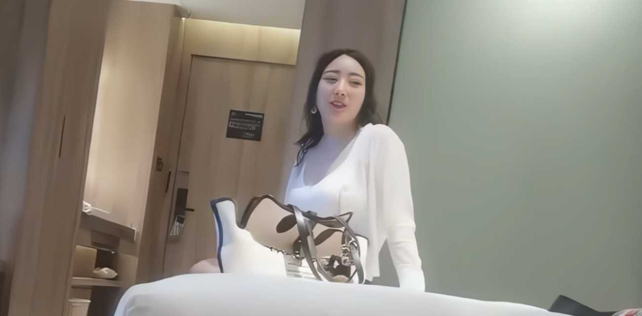 小宝寻花酒店约炮丰满少妇 口交骑乘大屌后入猛抽骚浪蜜穴
