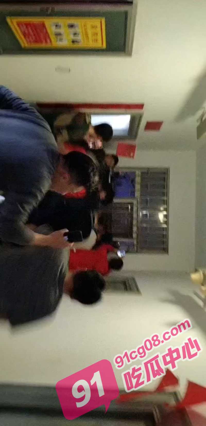 郑州师范学生 约女朋友宿舍激情啪啪 引整栋楼学生围观 视频全校疯传