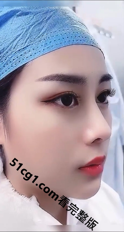 #大浓妆 #核酸媛 #骚 #不规范穿着防护服03.png
