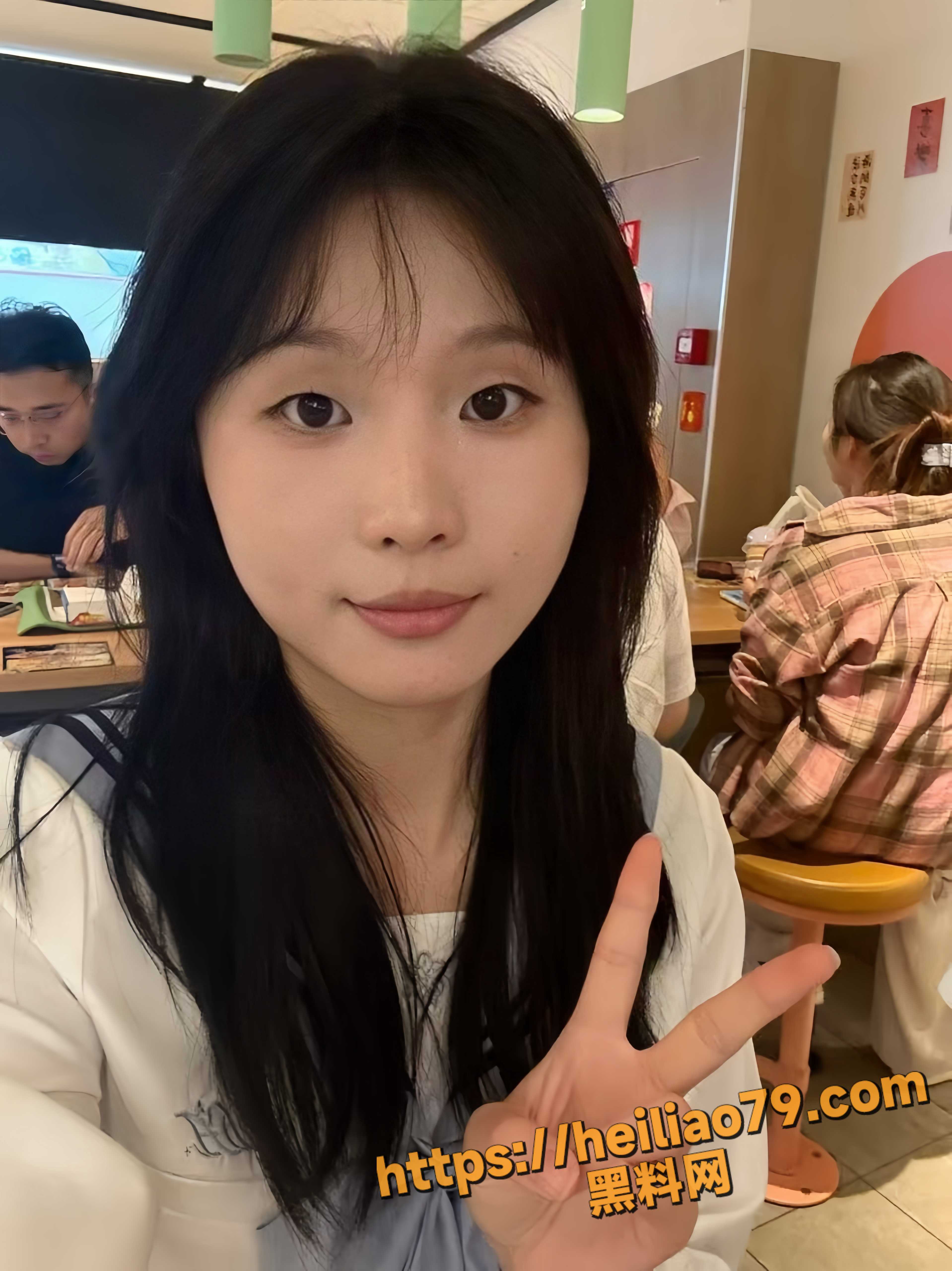 浙江师范大学生 陶翠 被金主包养 带到酒店3P后入口爆 颜射满脸浓精！
