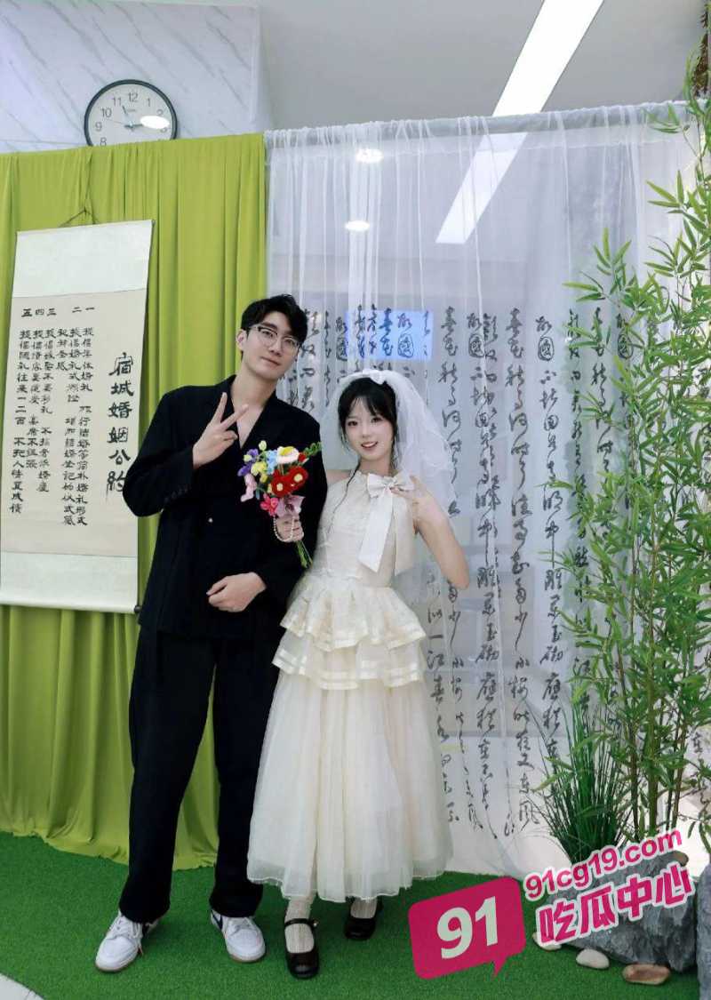 江苏新娘出轨门！新娘结婚前一夜和前男友穿着婚纱偷情做爱被曝光！ 配图4