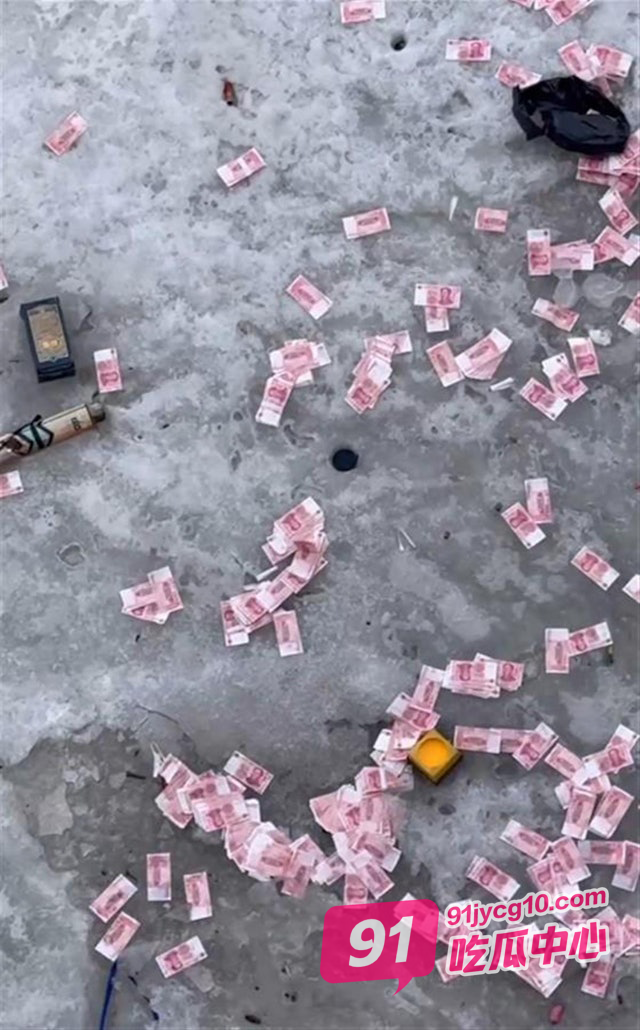 视金钱如粪土？山西吕梁学院大桥下惊现十万现金 内幕真相曝光！ 配图