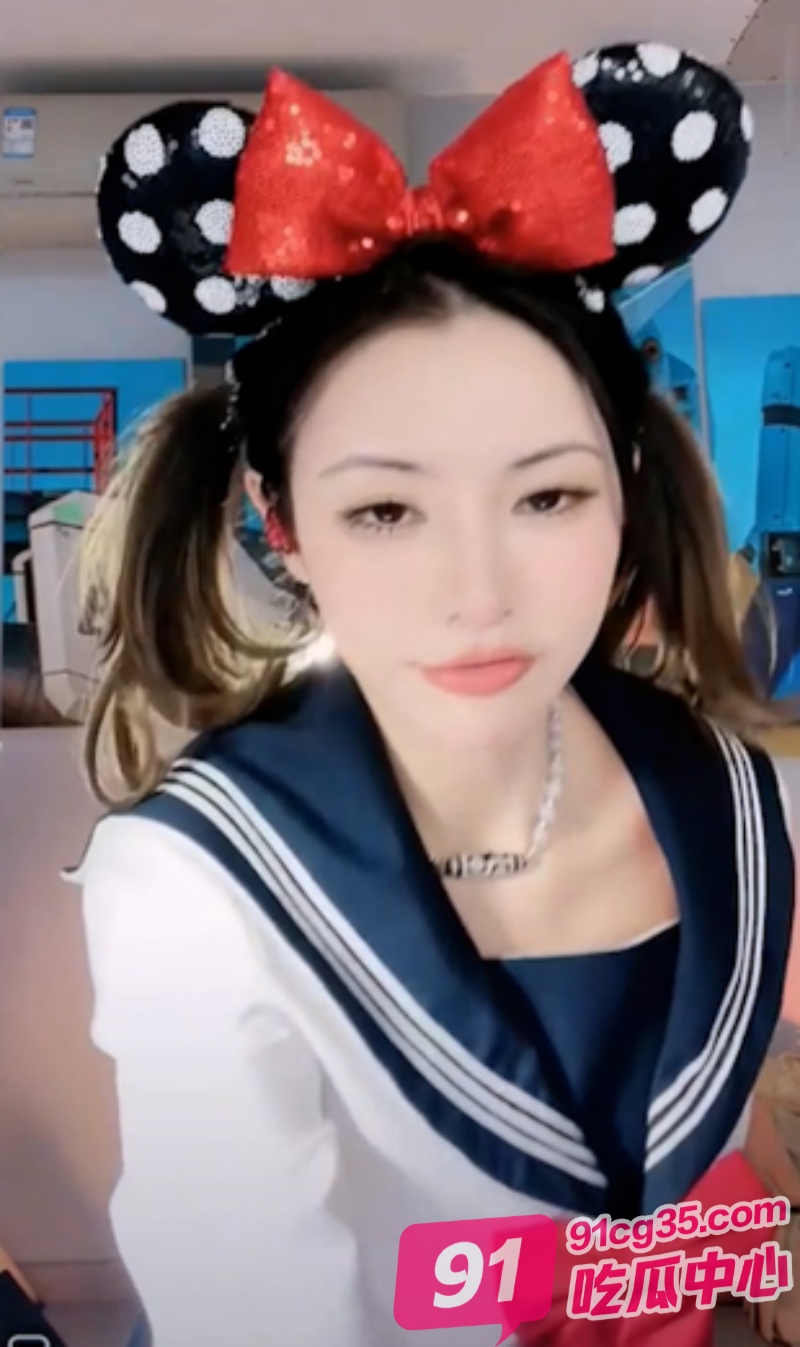 抖音美腿女神一只霸王兽 双视角直播骚舞 御姐私下竟然这么骚!
