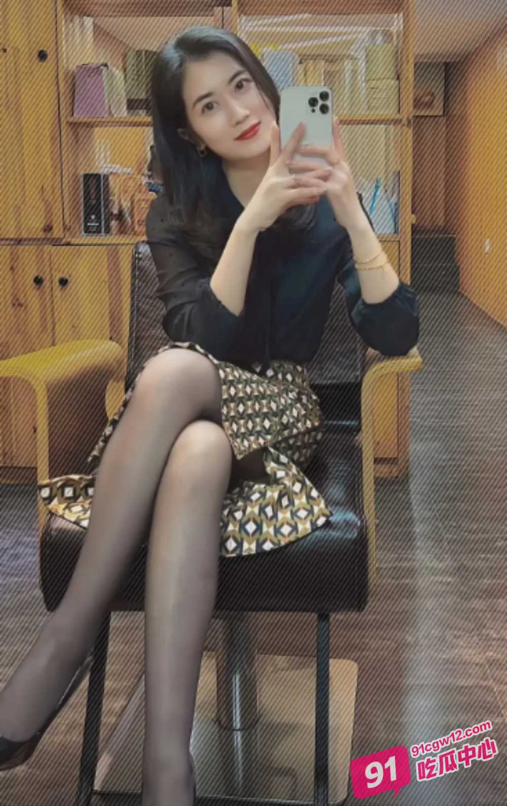 熟女偷情露脸合集 正爽时接电话 一个比一个骚 对白清晰刺激! 配图