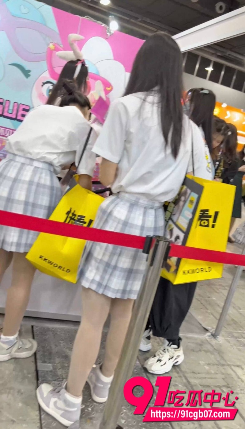 粉色内内贴着拍，超高颜值。5