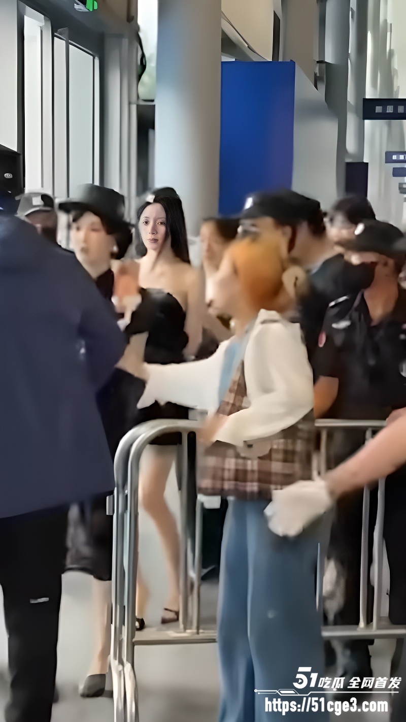 抖音网红车模 程儿 无锡车展现场遇刀袭 5 抖音网红车模 程儿 无锡车展现场遇刀袭 5