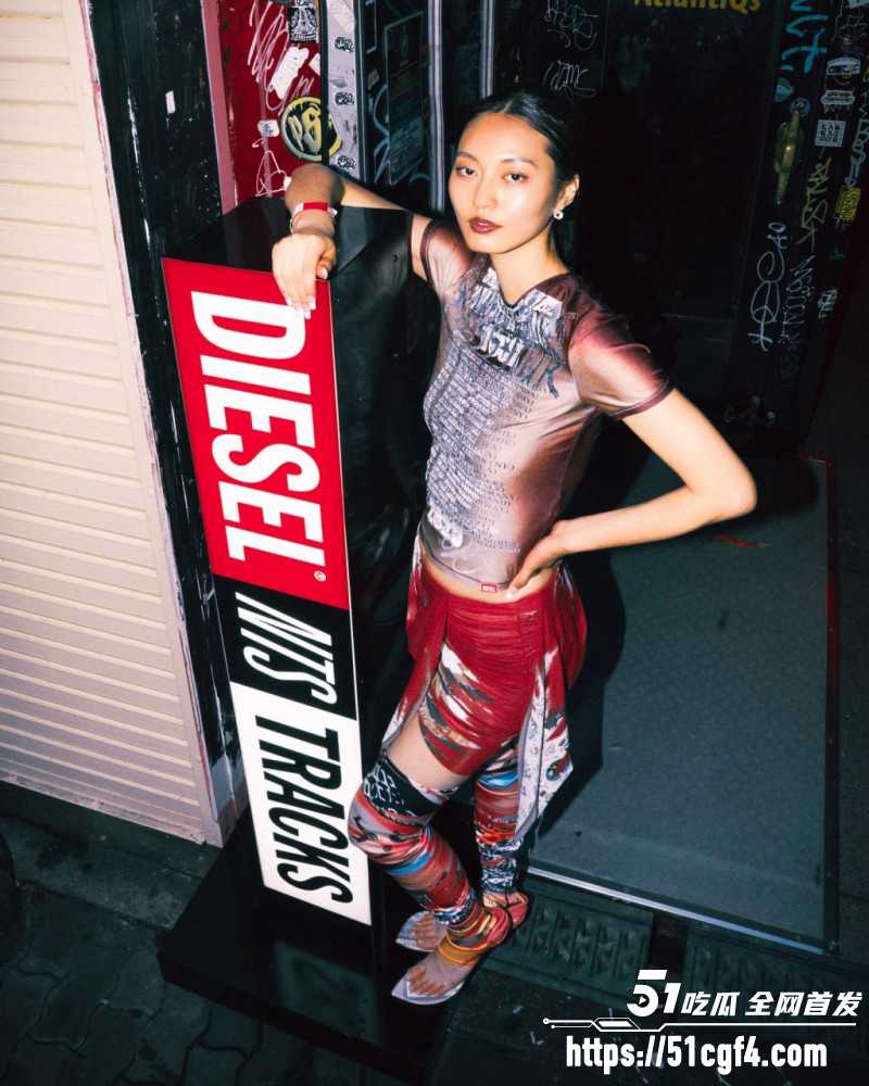 徐明浩新加坡夜店聚会搂美女011 徐明浩新加坡夜店聚会搂美女011