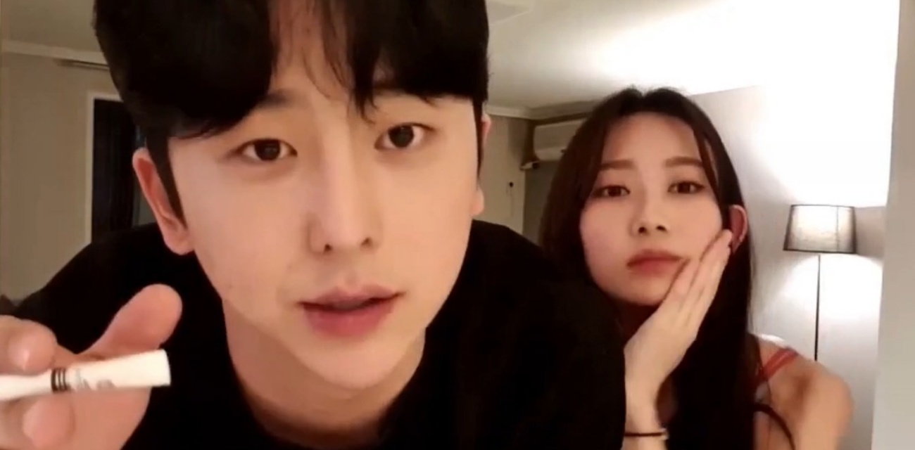 韩国男主播BJ俊彬粉丝VIP房 高颜值清纯女嘉宾激情湿吻啃吸奶子完整视频