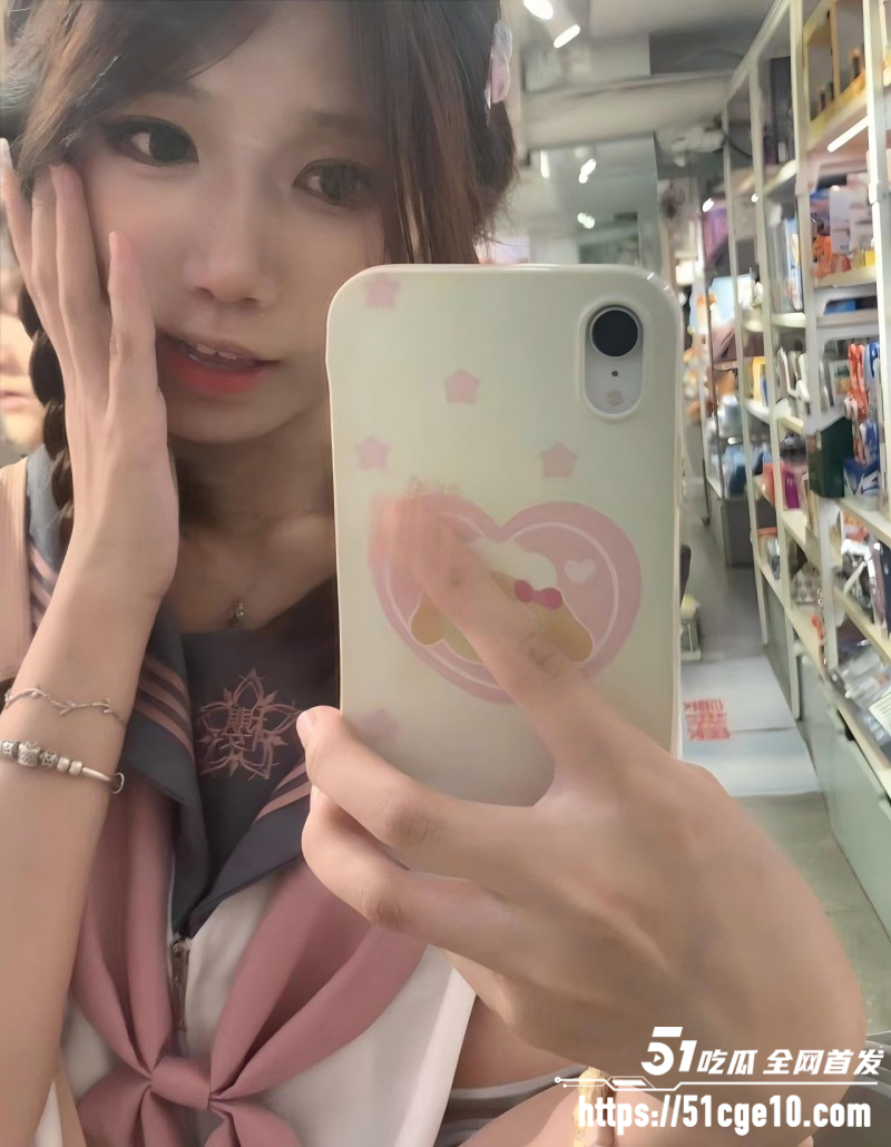 广州反差嫩妹欢欢网调视频泄密04