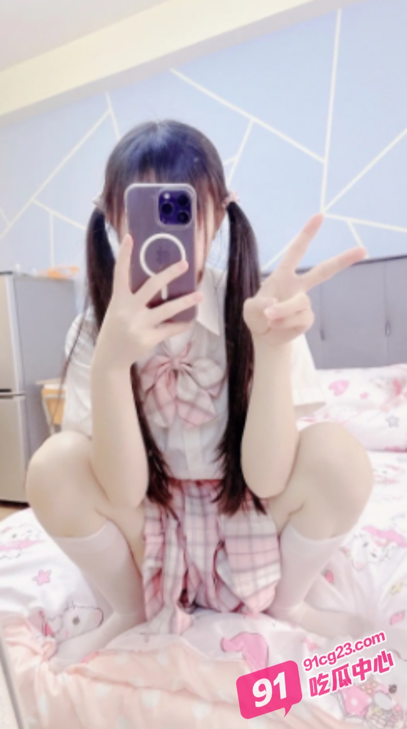 双马尾长腿萝莉 光滑的屁股挺臀圆润 绝对后入首选！ 配图3