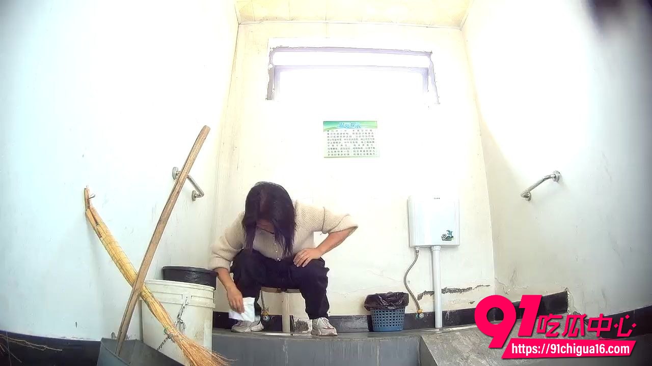 女厕偷拍神作6