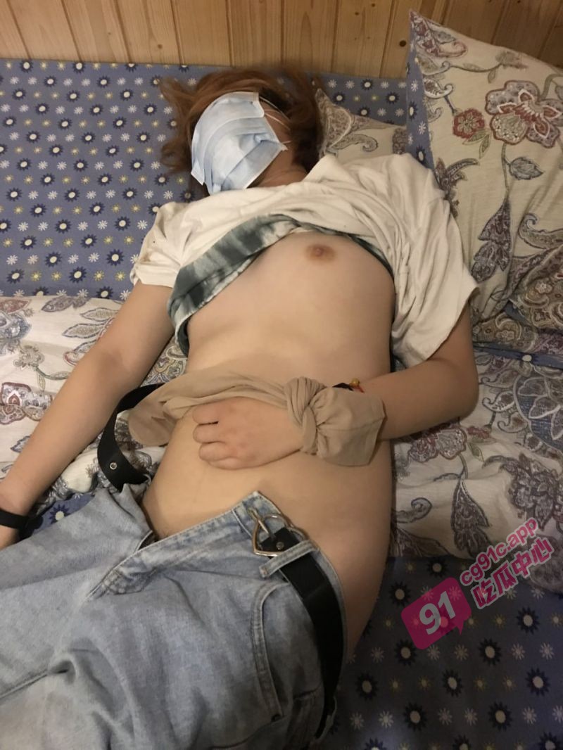 迷奸01年稚嫩幼师～遭猥琐男迷晕后各种玩弄 丰胸翘臀 内射骚肛S流一床！