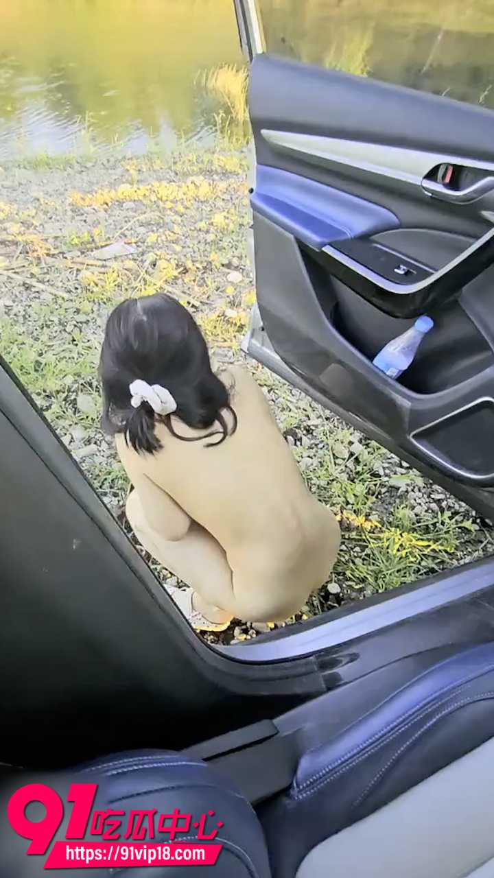 海角大神暗水之下原创 最强视觉冲击 和表姐户外车震后表姐赤身裸体户外尿尿