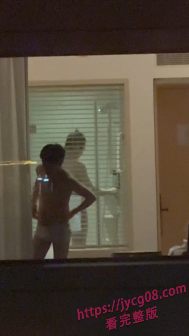 高能画面流出！广东男同落地窗前激情上演×画风太刺激！ 配图2