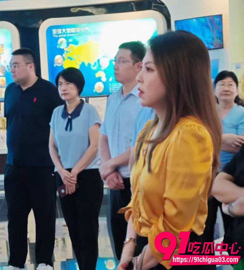 青岛未来盛世女经理 杨琨 被爆陪睡抢单领导客户通吃 裸照及不雅视频曝光！
