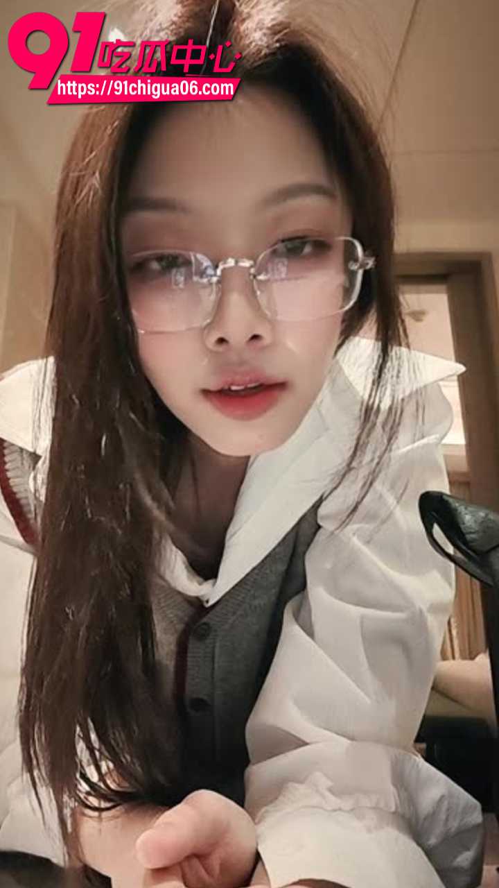 温柔眼镜娘下海私拍吃鸡福利6