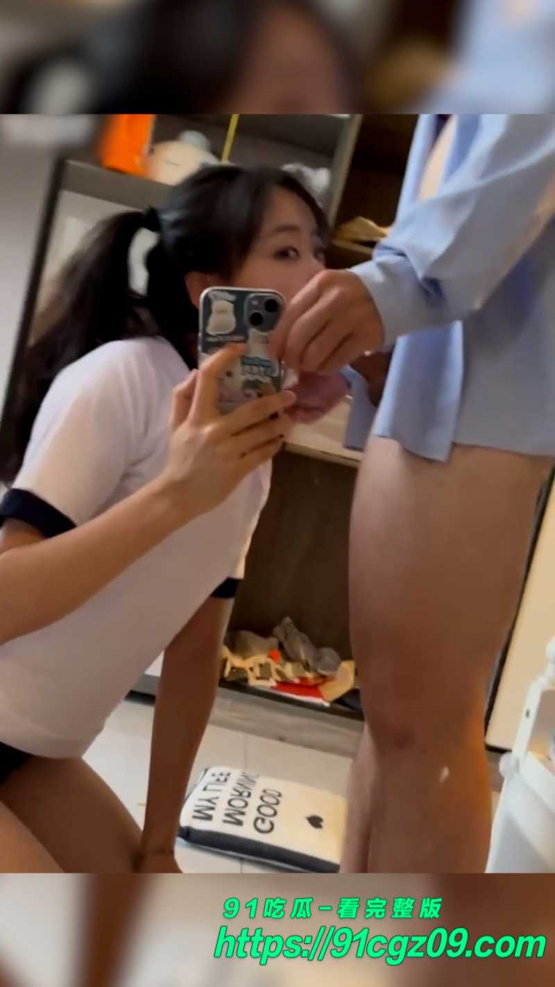 广州甜美女大学生 吴萌 电脑借给室友查资料 被翻出妹子自拍的性爱视频