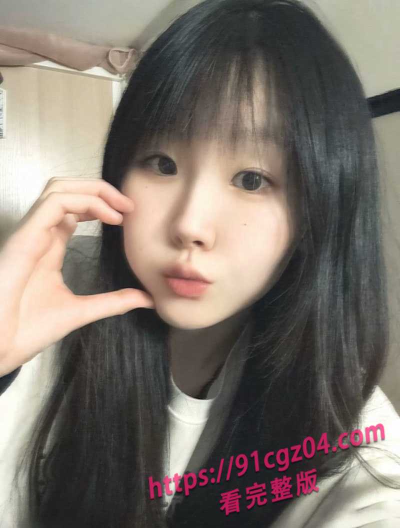高三董某欣私拍泄露 长相乖巧发育的很好 这样的妹子谁不喜欢？
