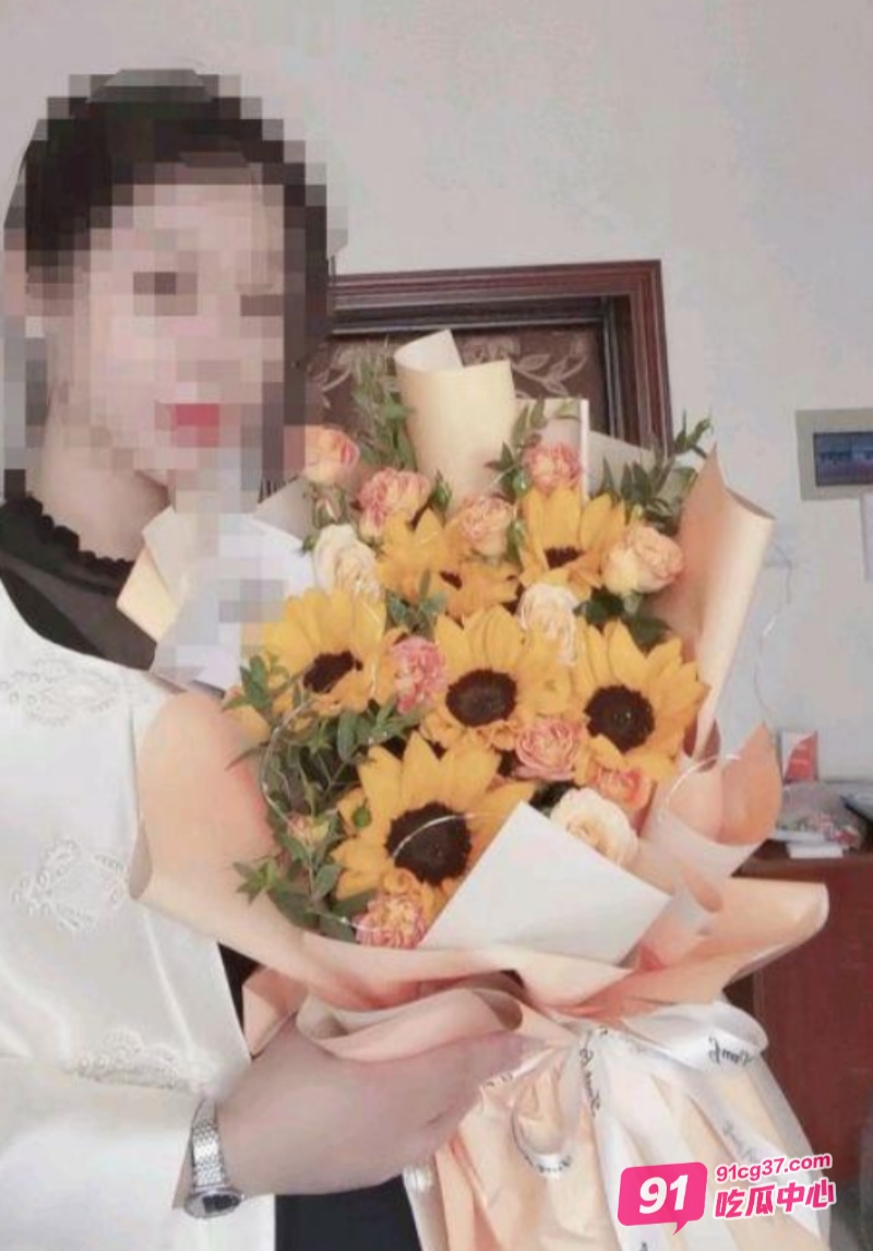 海角大神我的妈妈是脚模 妈妈夜不归宿我和小姨激情一整夜~