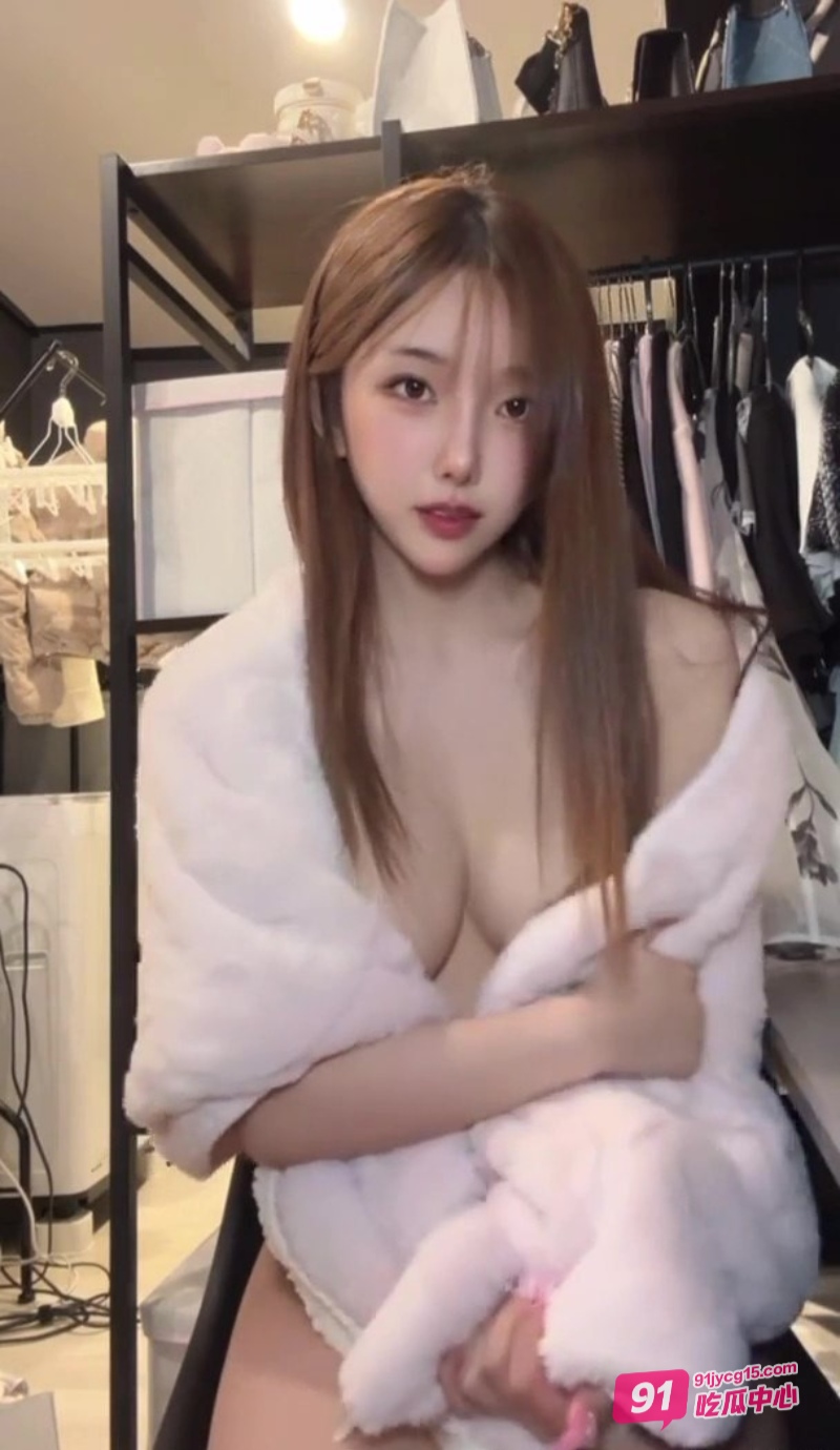 巨乳美女lovechuu翘臀尤物下海 沦为财阀肉便器～ 配图3