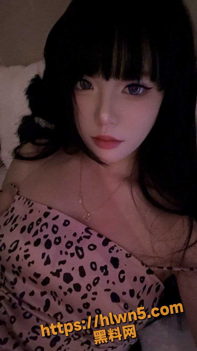 高颜值乖巧学生妹 萝莉形态与反差女形态随意切换 淫荡值不详 遇强则强 遇见打桩机能高潮水流不止！