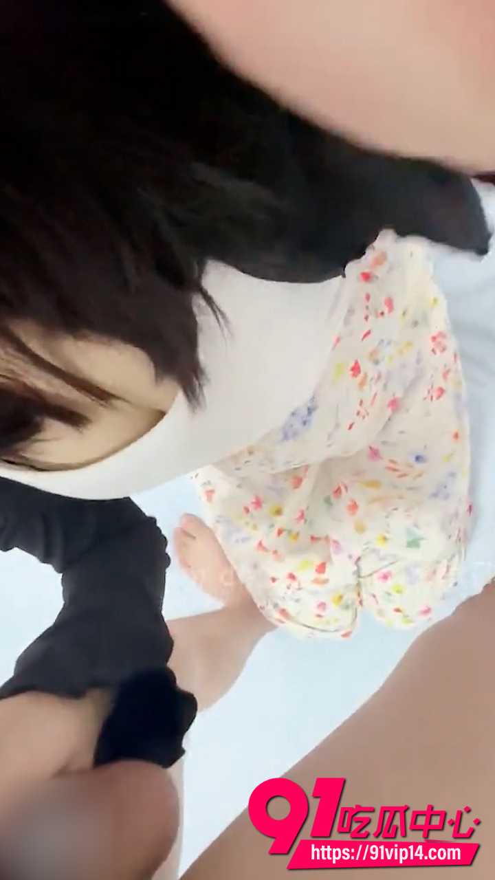 海角大神贪恋弟媳的温柔原创 小兰不让我弄 只让我在下面门口蹭蹭 结果没忍住喷进去了