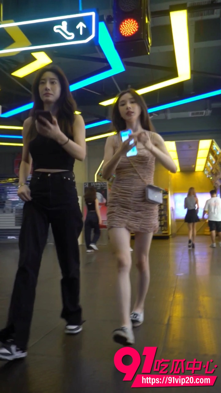 YZWCD系列街拍抄底2 YZWCD系列街拍抄底2