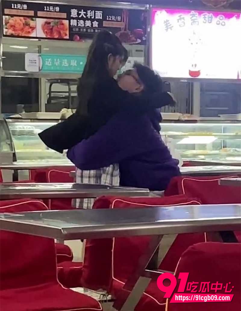 哈理工荣成学院食堂 情侣上演惊天淫戏 1