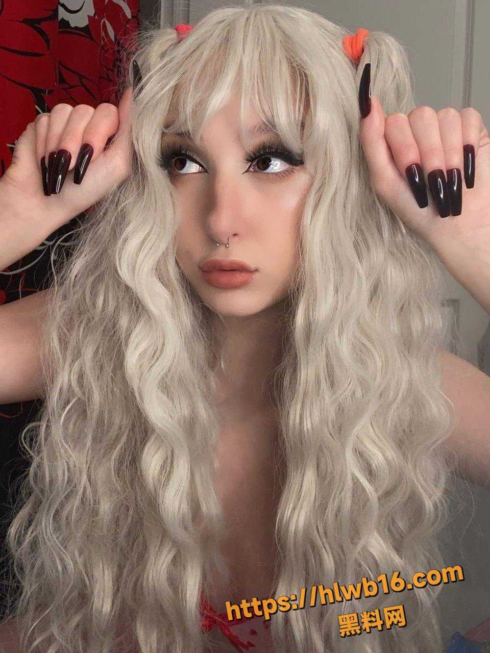 OnlyFans顶级金发尤物 SkylarVox 丰胸翘臀诱惑不断 深喉口交肛交轮番撩拨！