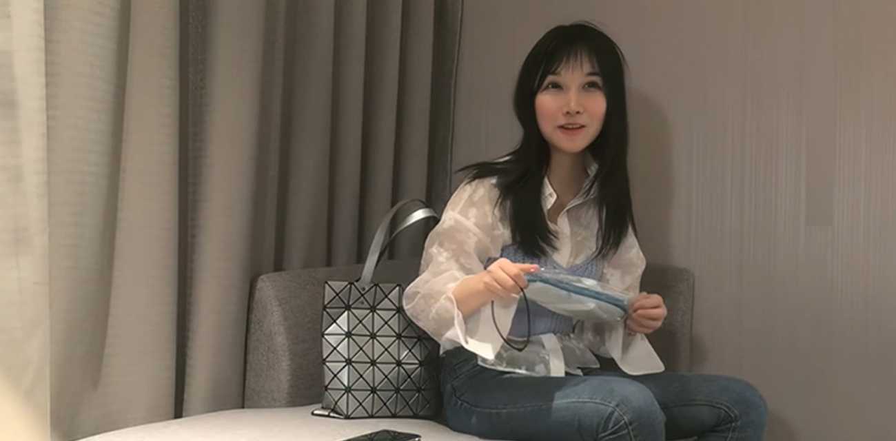 文轩探花牛仔裤嫩妹 沙发上舔胸调情 床上多姿势狠插猛干！