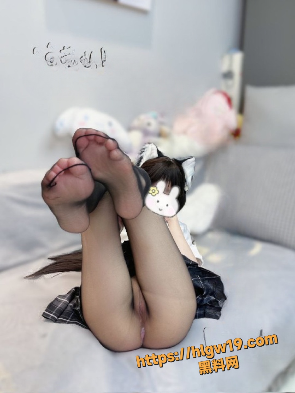 KAzhishen付费订阅福利 cos各种角色展示嫩穴 这个是真不错啊 反差萝莉还是个白虎！