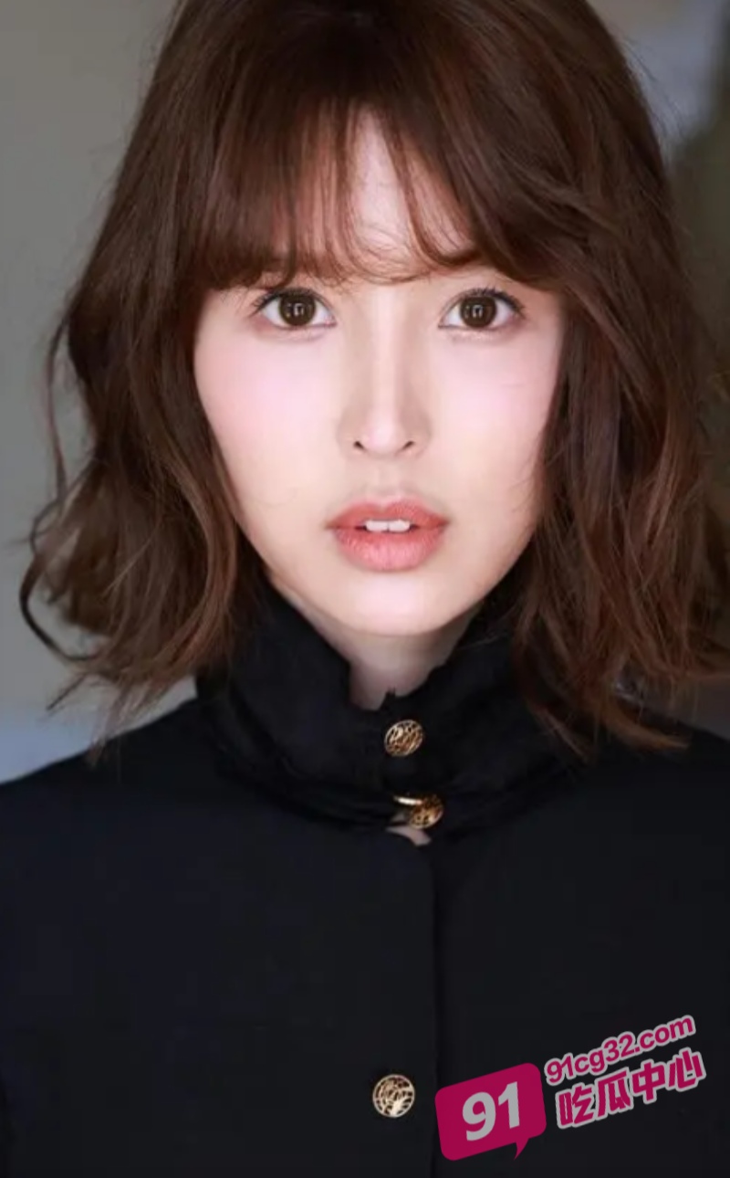 美女老师桥本葵被她只会撸管的男学生偷拍自慰视频威胁 教材室里被多男刺激轮奸! 配图