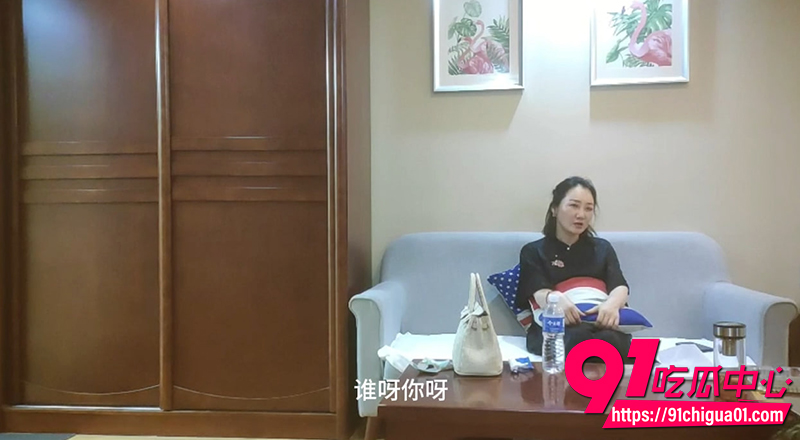 欧阳苏州探花富婆熟女第二部 聊完家常舔舐富婆骚逼 转战床上进行性爱交合！