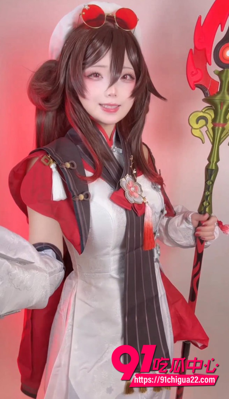 极品福利姬Chuchu COS原神胡桃 黑丝假阳具自慰狂插骚穴流出白浆