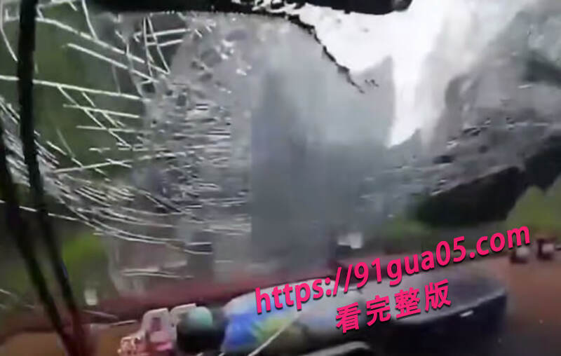 监控下的各种惊险画面03
