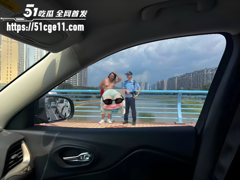 厦门街头 老哥全裸骑摩托 4 厦门街头 老哥全裸骑摩托 4