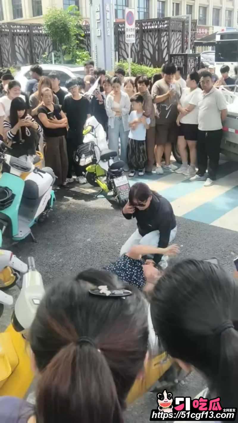 河北保定正信购物中心原配当街怒撕小三06 河北保定正信购物中心原配当街怒撕小三06
